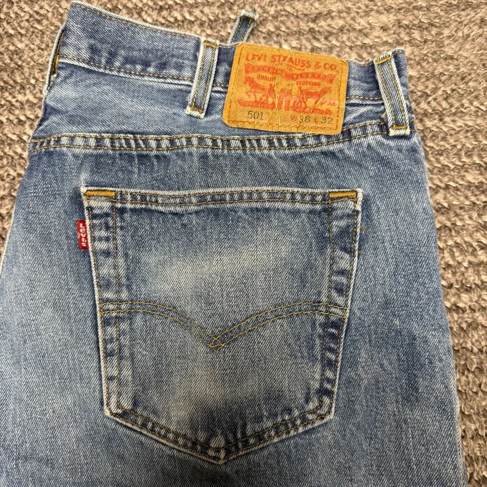 Levis 501 Mens Jeans 38x32 Medium Wash Blue Denim‎ Straight Leg Button Fly